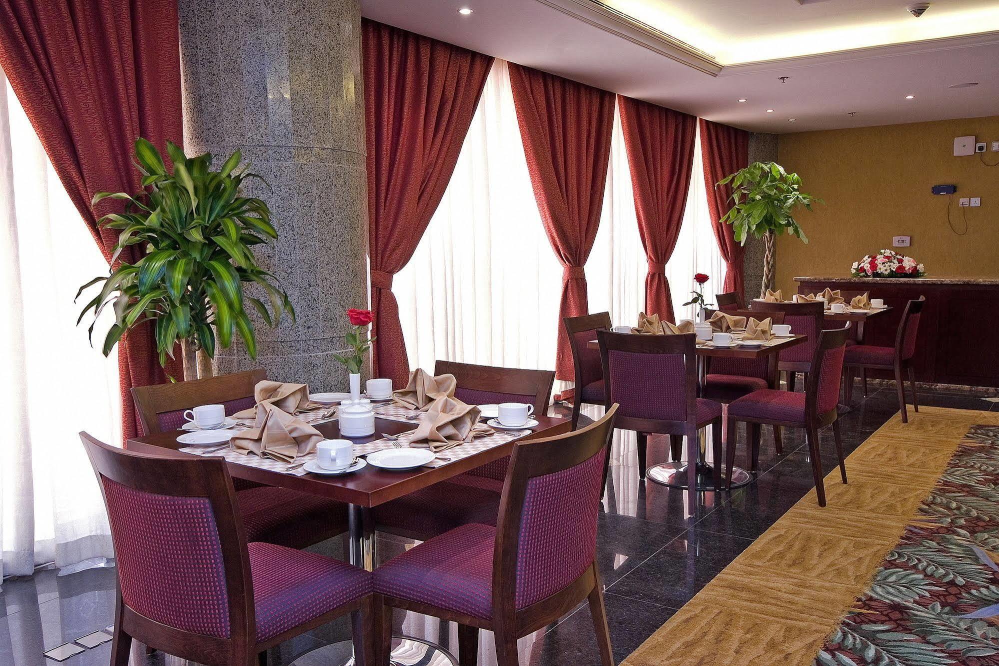 Mercure Jeddah Al Hamra Exterior foto